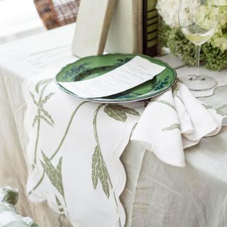 The Secret Garden 5-Piece Storytime Dahlias Table Linen Set