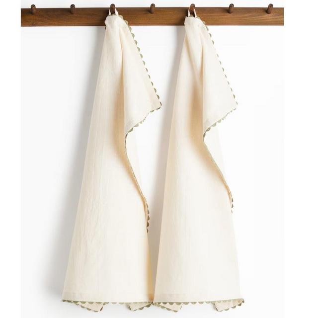 2-Pack Scalloped-Edge Kitchen Towels