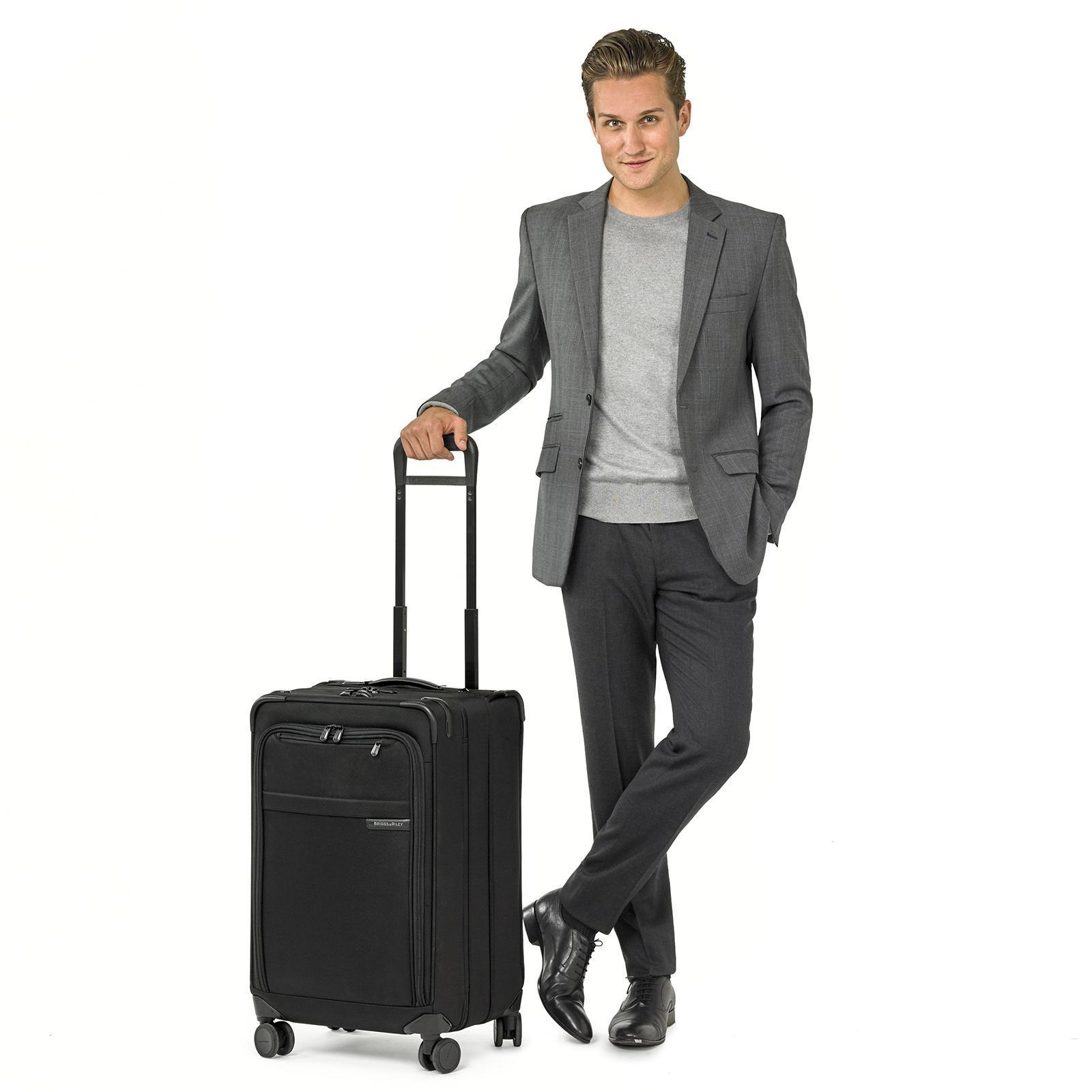 briggs and riley baseline medium expandable spinner