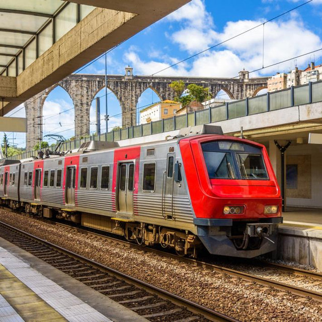 Train from Lisbon to Porto