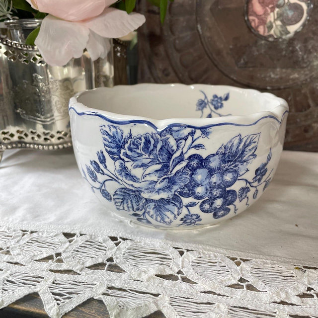 Vintage blue white floral toile decorative bowl new condition French Country cottage decor