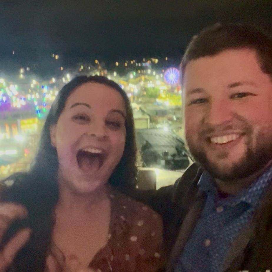 We won tickets to the Puyallup Fair. The one thing I really wanted to do was ride the farris wheel with Joel. 30 minute line... worth it!