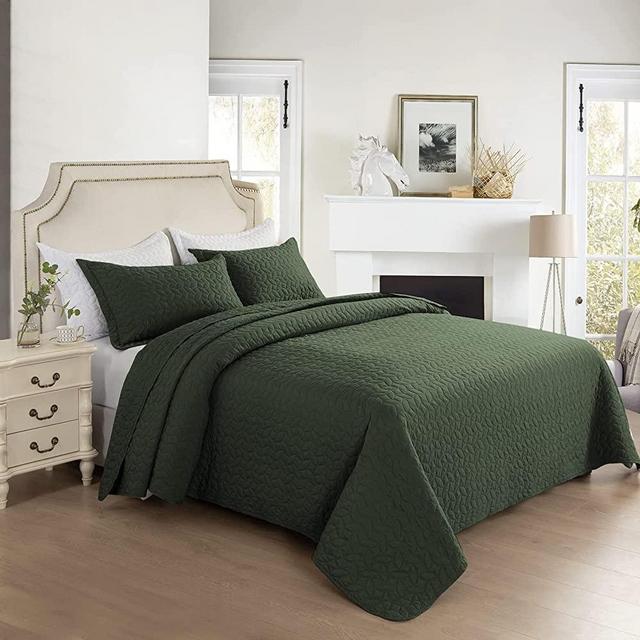 Hygge Hush Summer Quilt Set, Full Queen Size Olive Green Leaves Pattern 3 Pieces Quilt Set, Oversized Modern Style Bedspread Set for All Season (1 Quilt & 2 Pillow Shams)