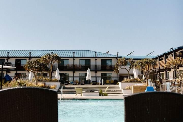 The Wedding Website of Caitlin Carriker and Chris Holzer