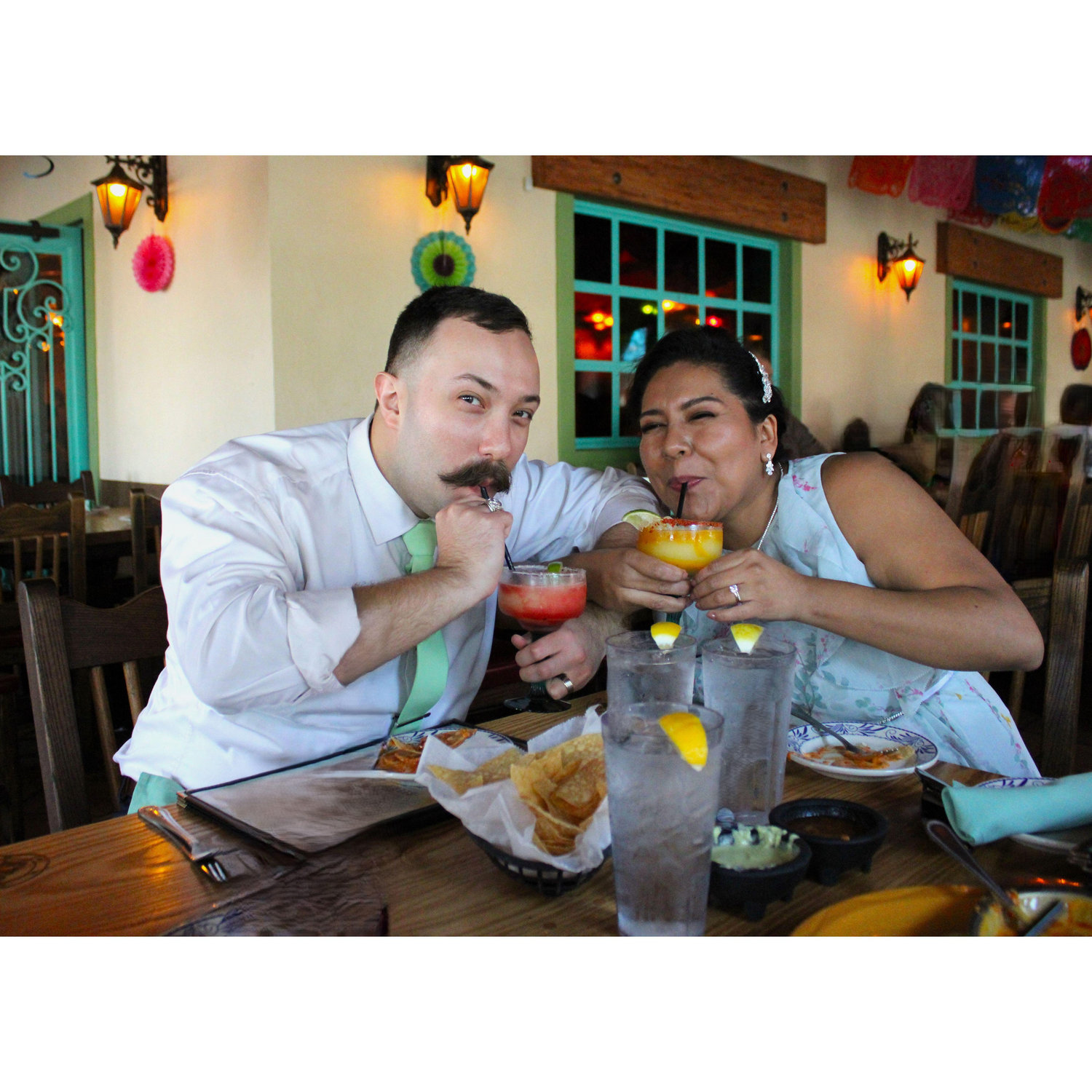 Celebrating love with margaritas and family! 🍹💍 Laura and Joseph toast to their new journey at their favorite Mexican restaurant