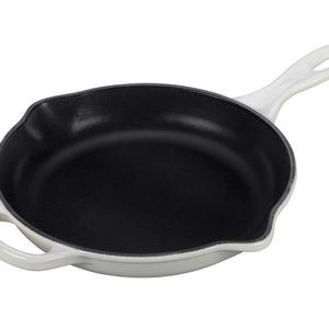 LE CREUSET  Signature Iron Handle Skillet 9"