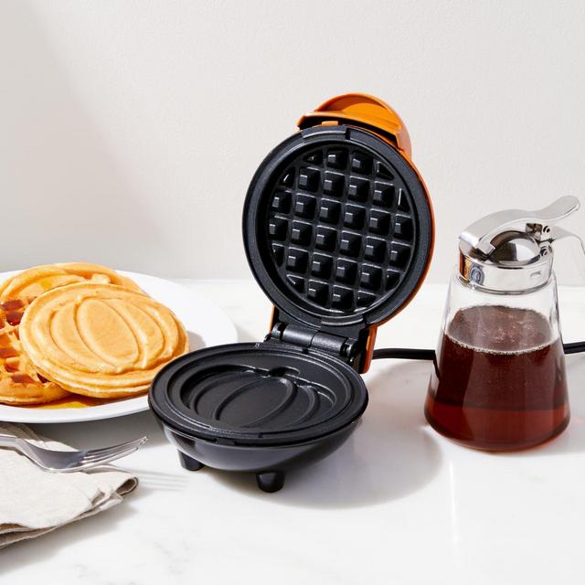 Dash ® Pumpkin Mini Waffle Maker