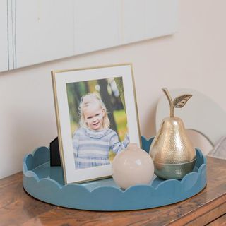 Scalloped Medium Round Lacquered Tray