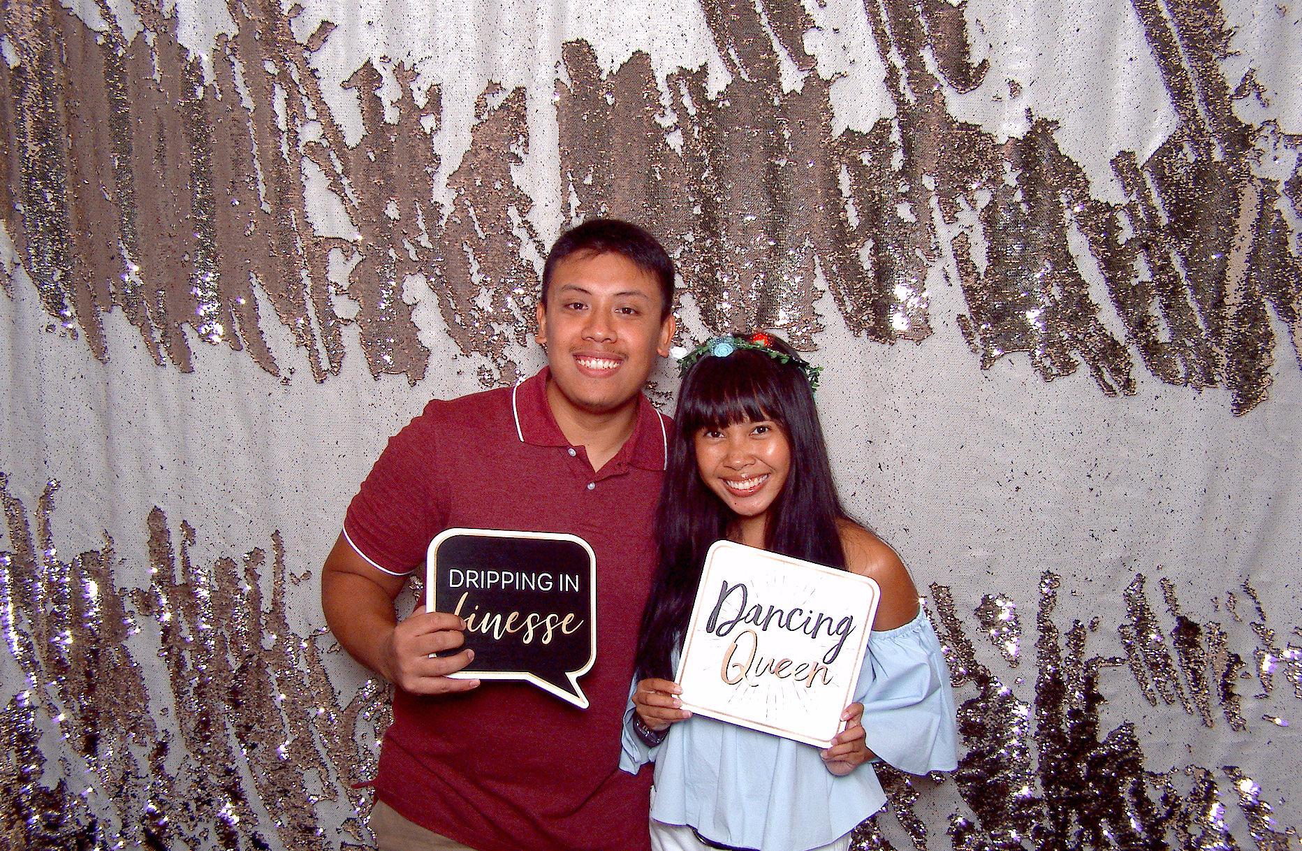 One of the perks of being in a relationship is always having someone to go to the photo booth with 💛