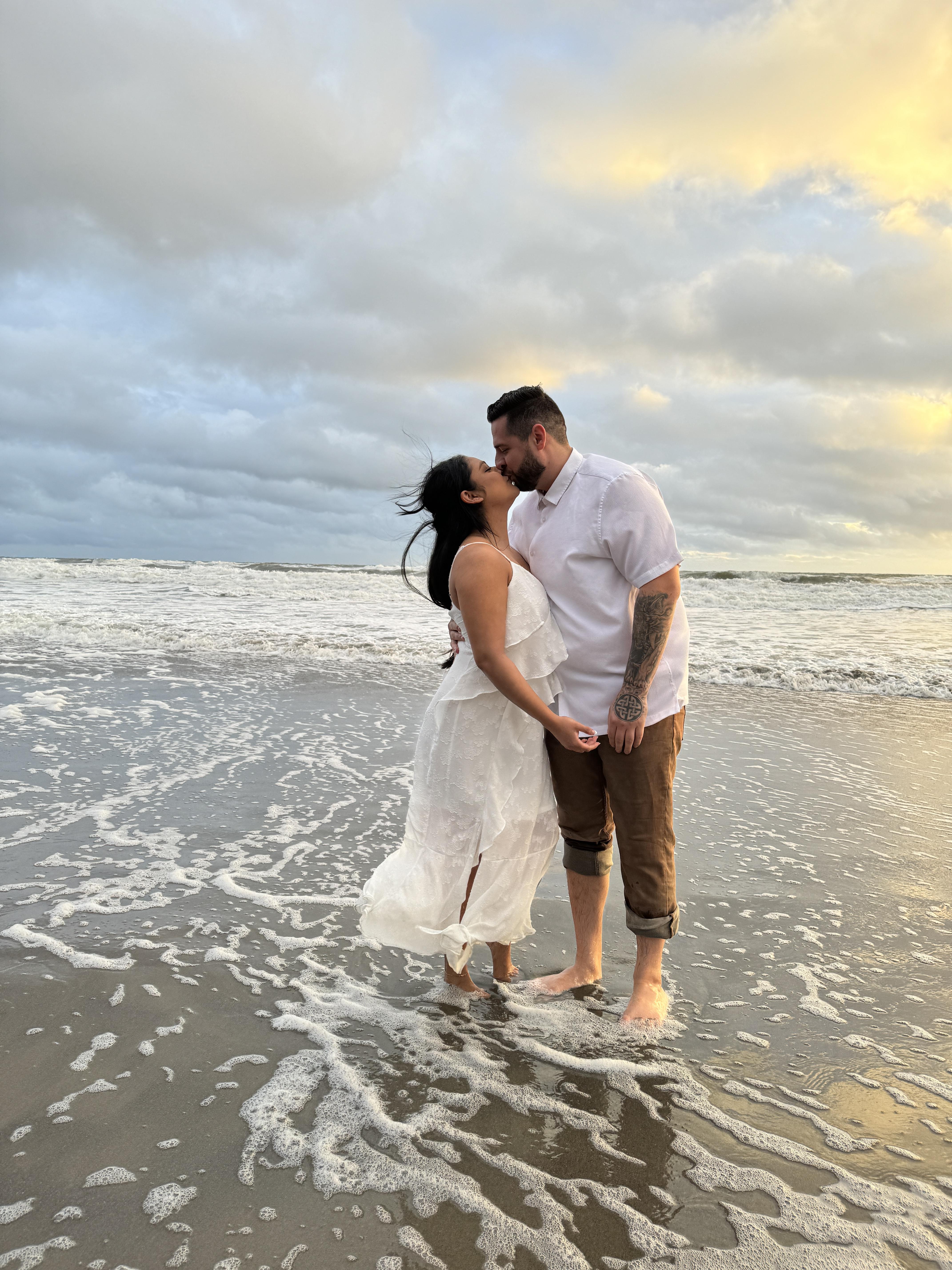 The Wedding Website of Jocelyn Pizana and Ian Hill