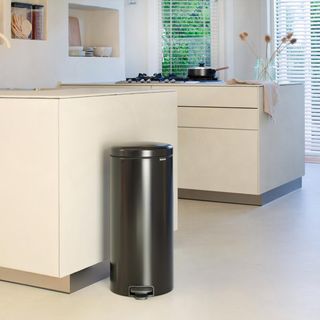 NewIcon 30-Liter Step Can