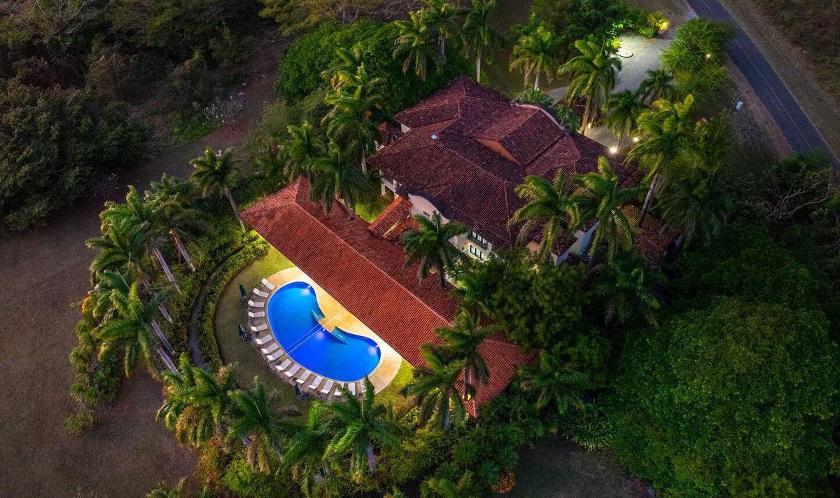 The Wedding Website of Roxanne Bisson and Clayton Brown