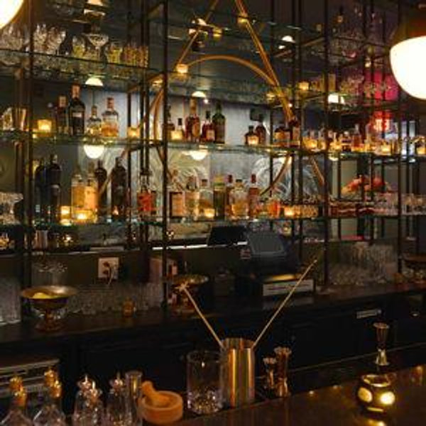 Cocktail Bar Date