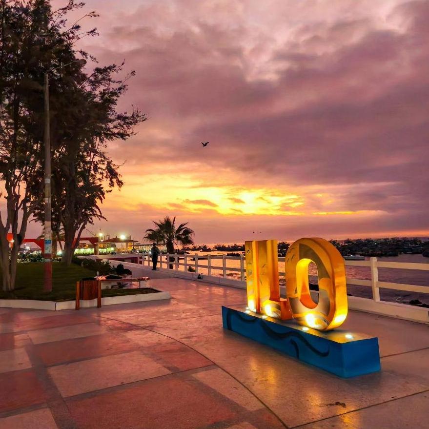 Snapshot at the Costanera Walk