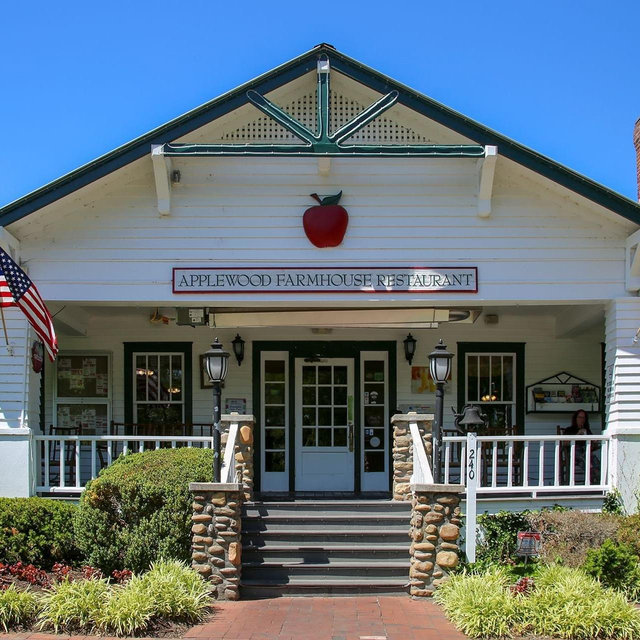 Lunch and afternoon at Applewood Farms