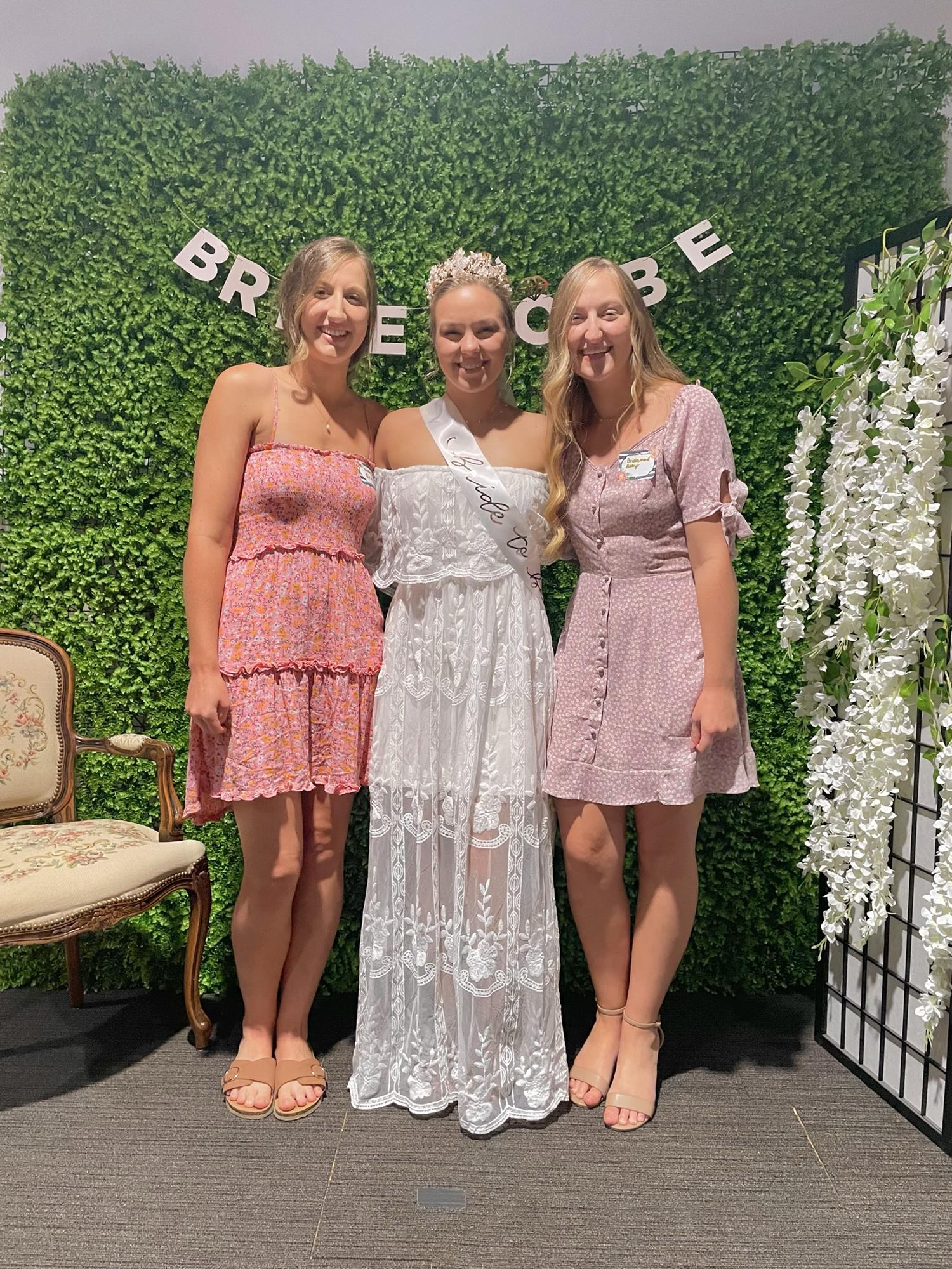 Featuring bridesmaids Ana and Abby!