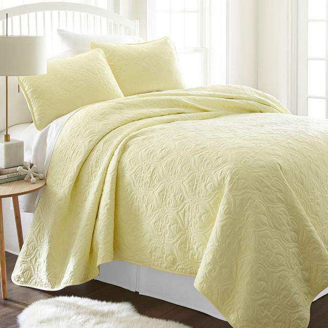 Damask Full/Queen Quilt Set in Yellow