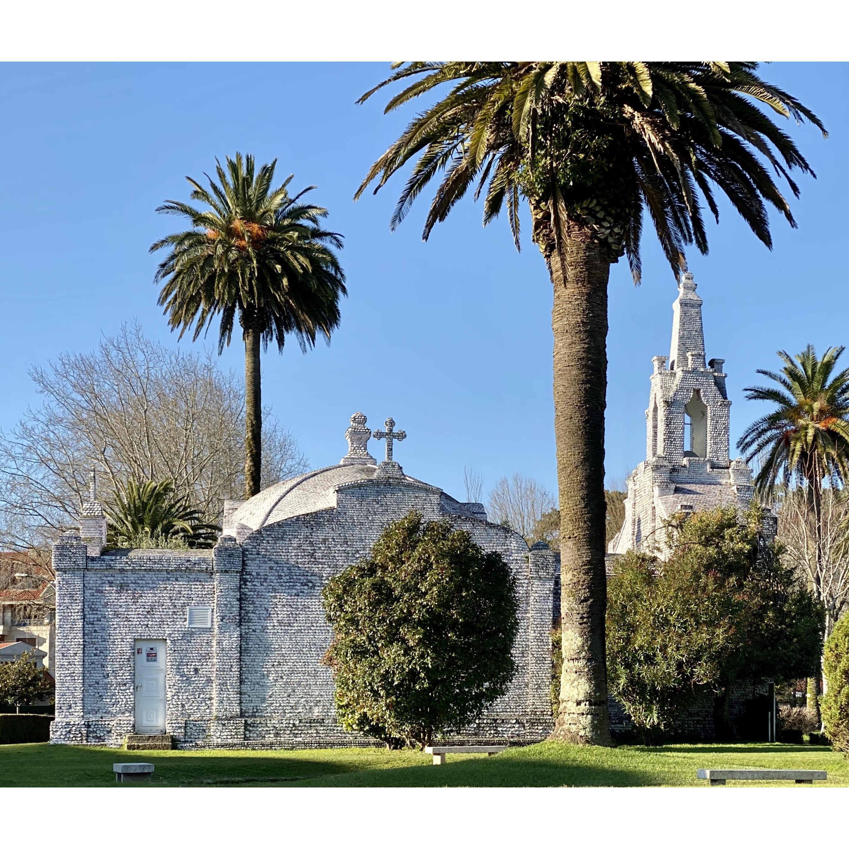 La capilla de las conchas.  The chapel of the shells.