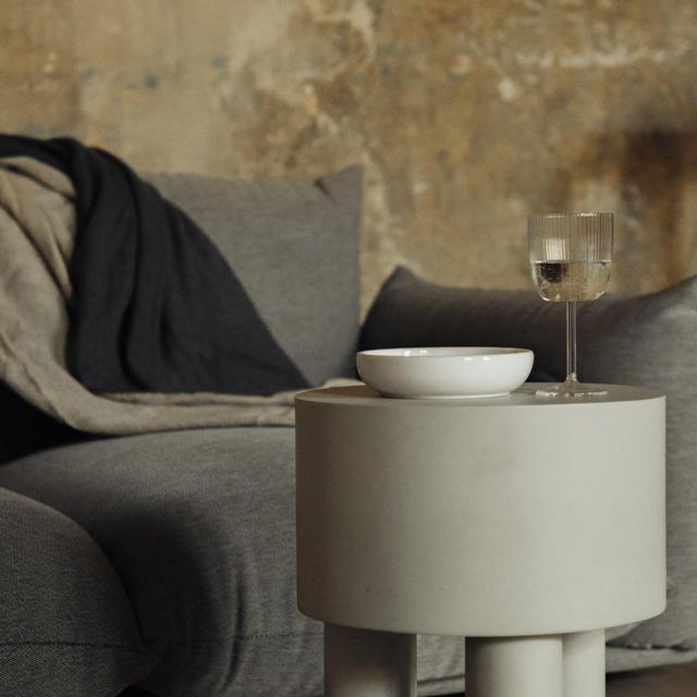 R+D Bilancia Small Flat Bowl | Milk