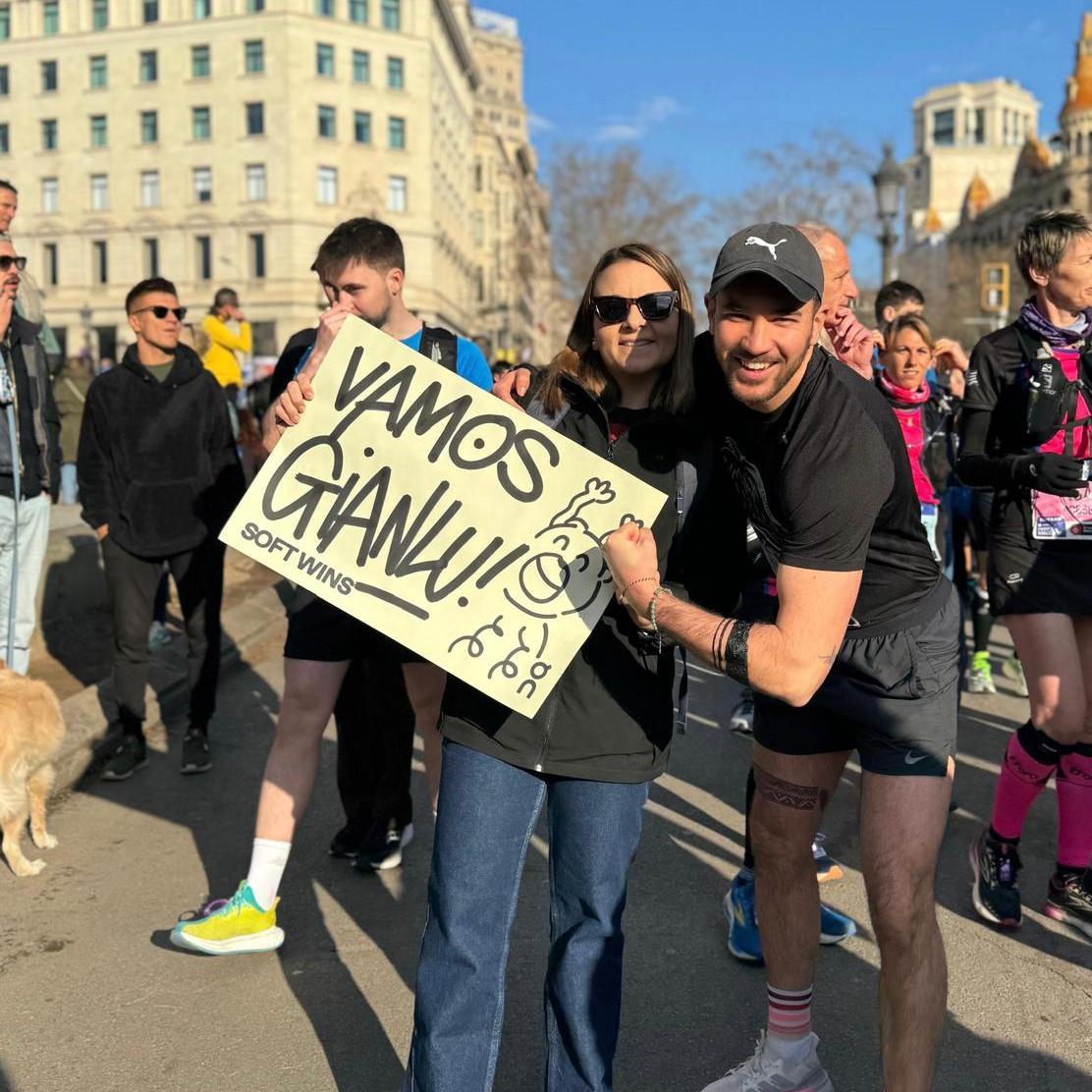 Love is support! Tu correvi la tua prima maratona, io una bella Sangria sulla Barceloneta!