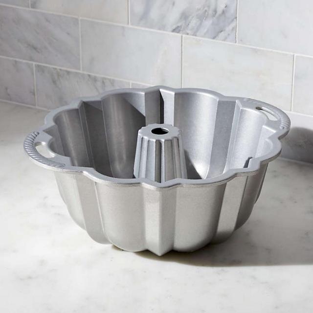 Nordic Ware ® Anniversary Bundt ® Pan