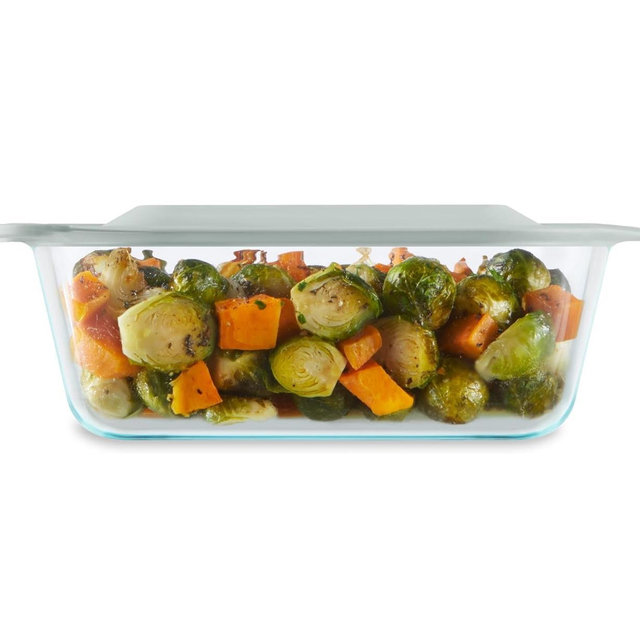 Pyrex Deep Glass Baking Dish with Plastic Lid, Deep Casserole Dish, Glass Food Container, Oven, Freezer and Microwave Safe, Clear Container, 8x8