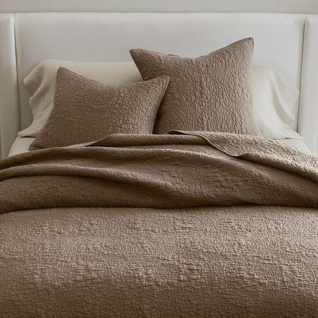 Belgian Flax Linen Floral Stitch Quilt, CafÃ© Noir, King/Cal King