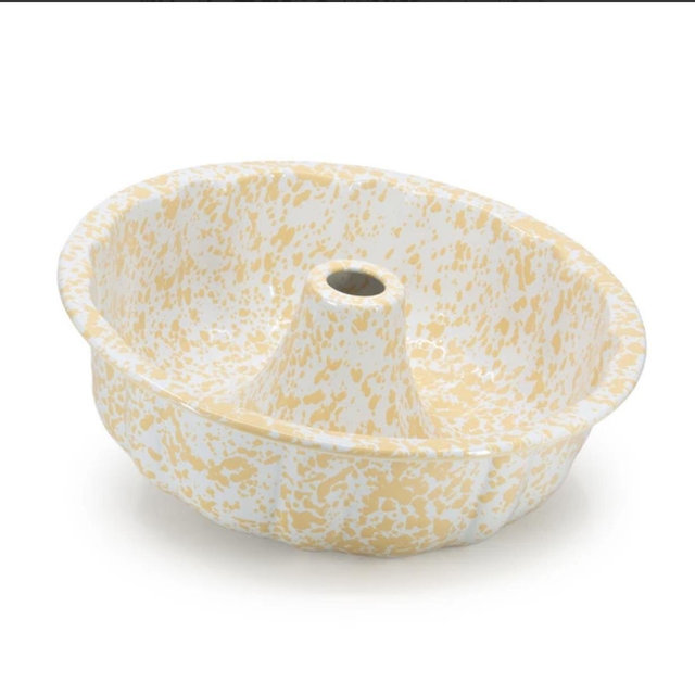 Splatter Bundt Pan in Yellow