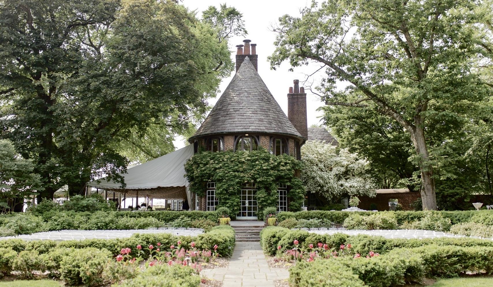 The Wedding Website of Victoria Grace Gregory and Christopher Scott Montague