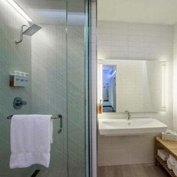 Airport Lounge (Roundtrip) Hot Showers, Food, Recharge!