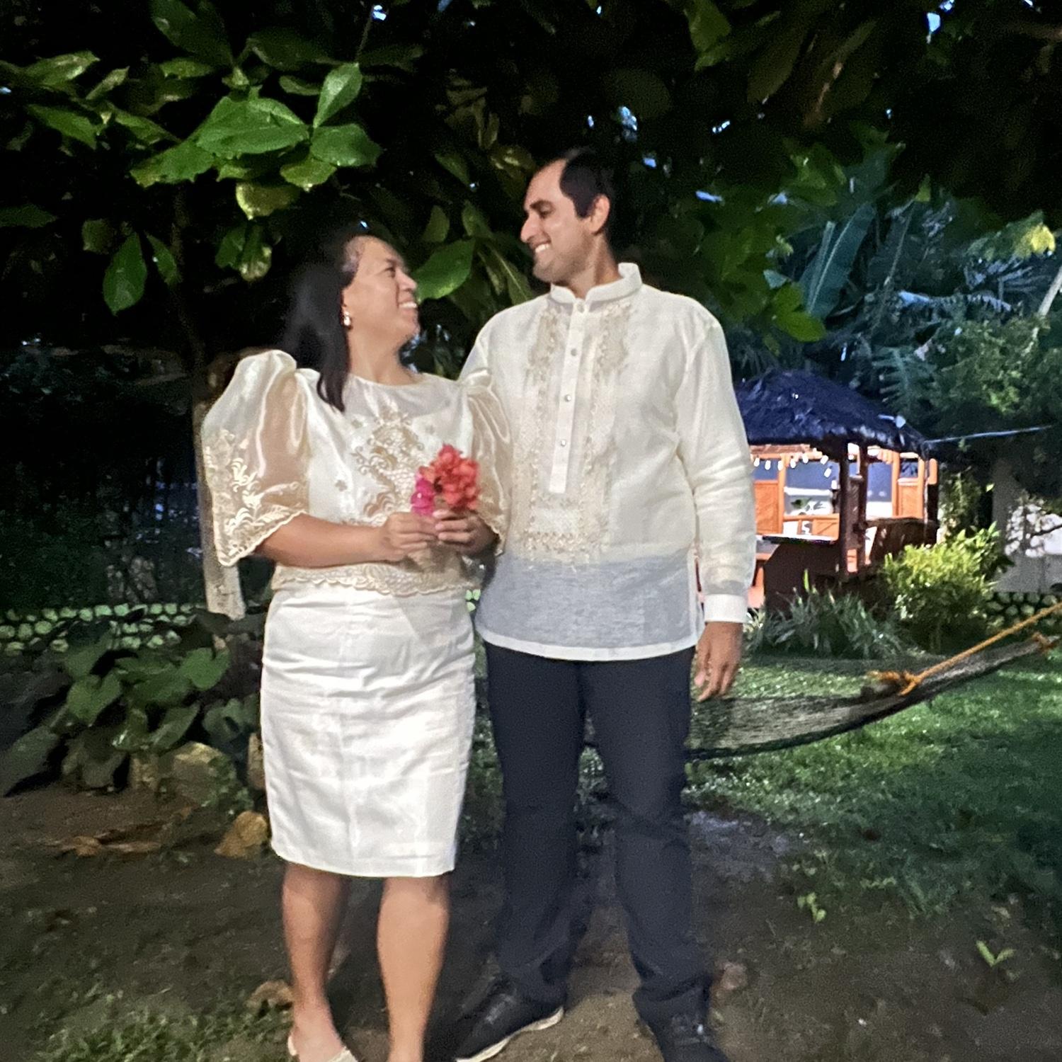 Christmas Day in Filipiniana and Barong Tagalog outfits!