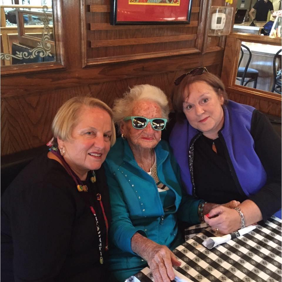 Burney's Aunt Valerie, Grandma "O" & Aunt Lisa