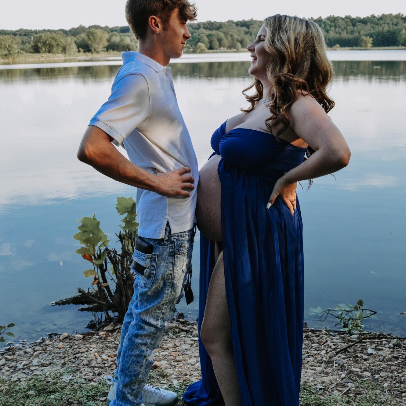 the goofiest maternity shoot