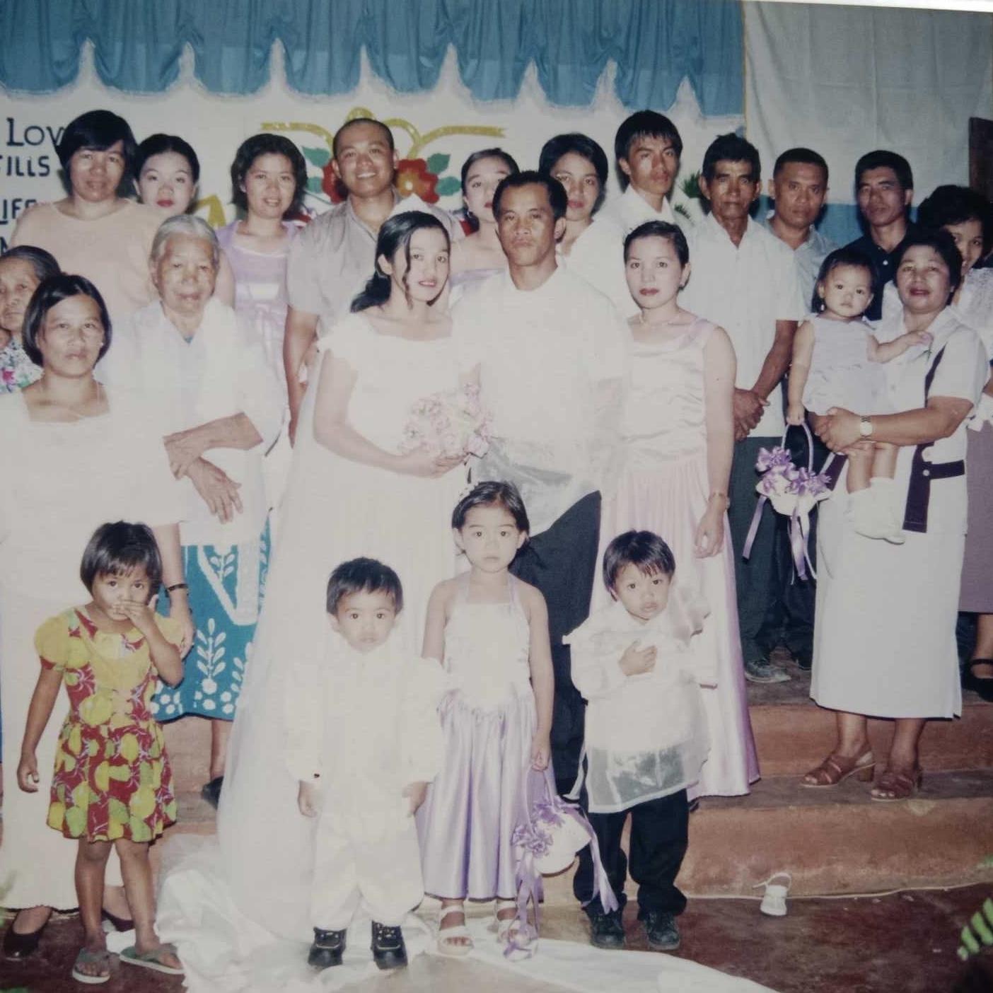 Hannah in her flower girl era on Aunt Ruth’s wedding with Papa’s family 💜