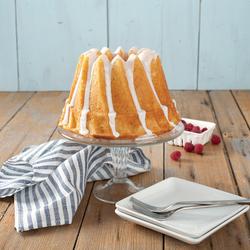 Nordic Ware Harvest Leaves Bundt Pan & Bundt Cake Keeper 