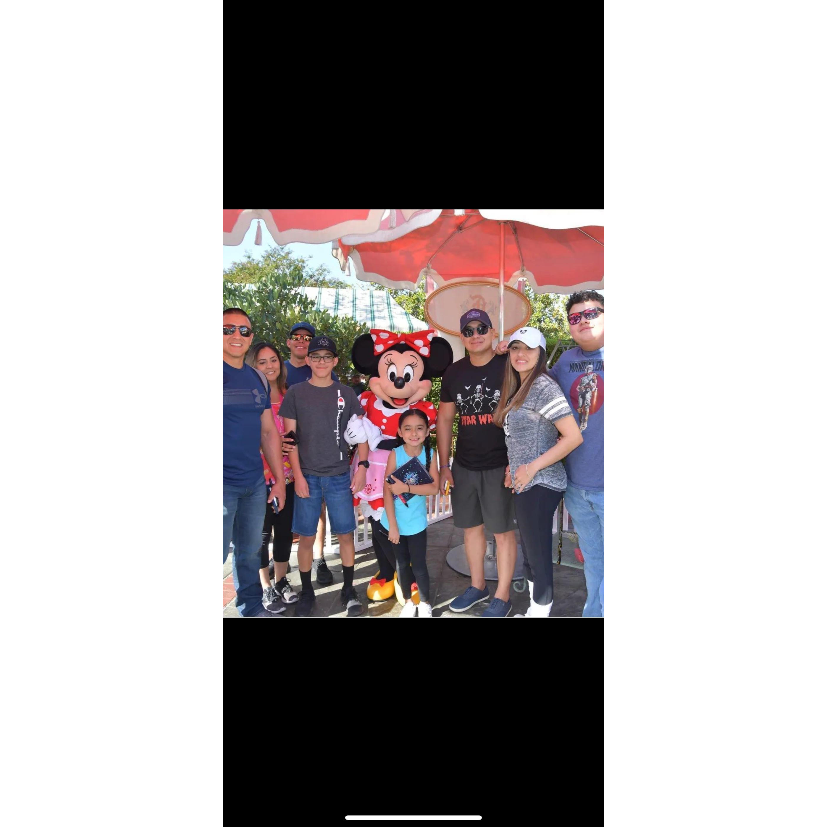 FUN TIMES IN DISNEYLAND W/THE FAMILY!