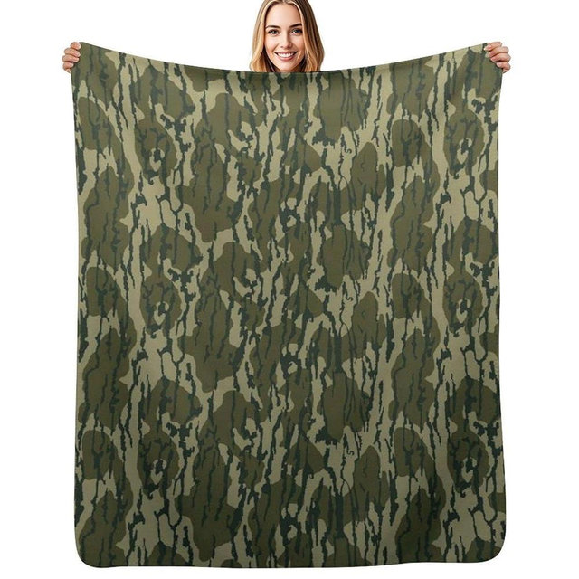 WEIYUHPIG Camo Camouflage Throw Blanket, Super Soft Warm Bed Blankets for Couch Bedroom Sofa Office Car Travel, All Season Cozy Flannel Plush Blanket, (Military Green, 50 x 60 Inches - Throw)