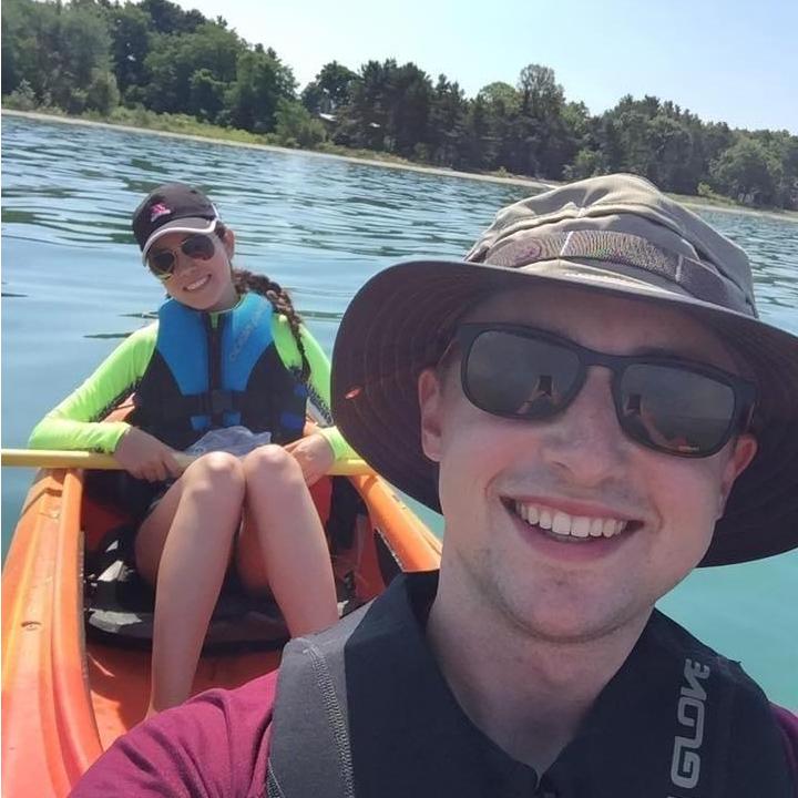 Kayaking in Michigan.
En el kayak en Michigan.
