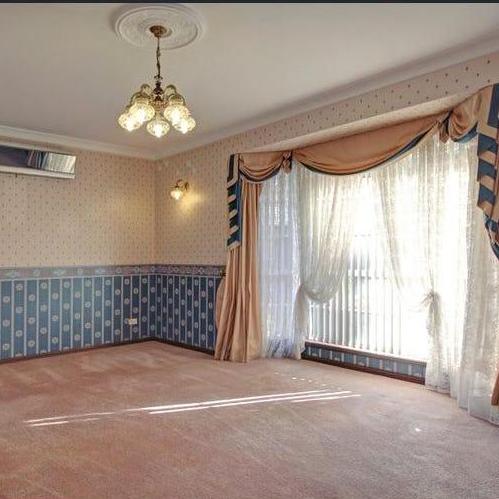 10.03.2018: Moved to the beautifully ghastly wallpaper house: Hopewood