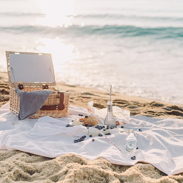 Beach Picnic Date 🧺🌅