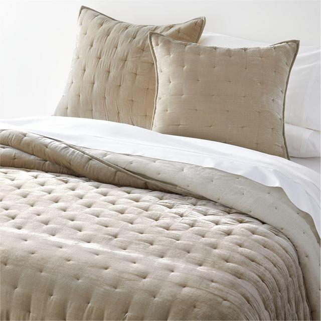 Juliet Dove Velvet Full/Queen Quilt
