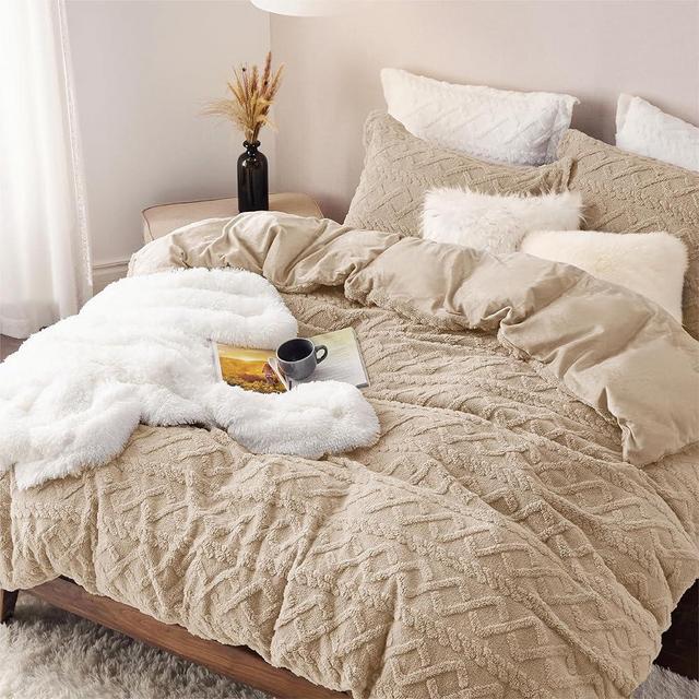 Bedsure Fluffy King Size Comforter Set, Warm Sand Plush Fleece Bed Set King, Luxury Jacquard Farmhouse Boho Soft Warm Bedding for Winter, 1 Comforter (104"x90") and 2 Pillowcases (20"x36")