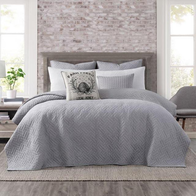 Bridge Street Logan King Coverlet in Grey