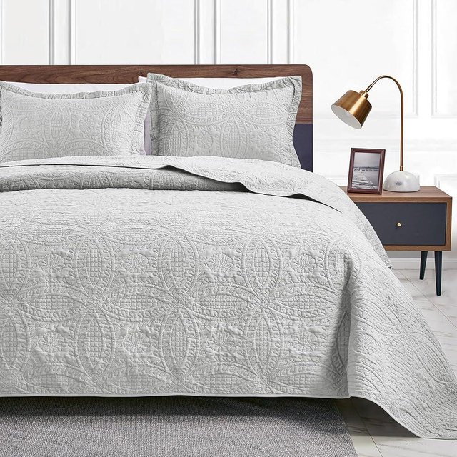 Love's cabin Quilts for Queen Bed Light Grey Bedspreads Bedding Set - Summer Quilt Lightweight Microfiber Bedspread - Coin Pattern Bedding Coverlet for All Season - 3 Piece (1 Quilt, 2 Pillow Shams)