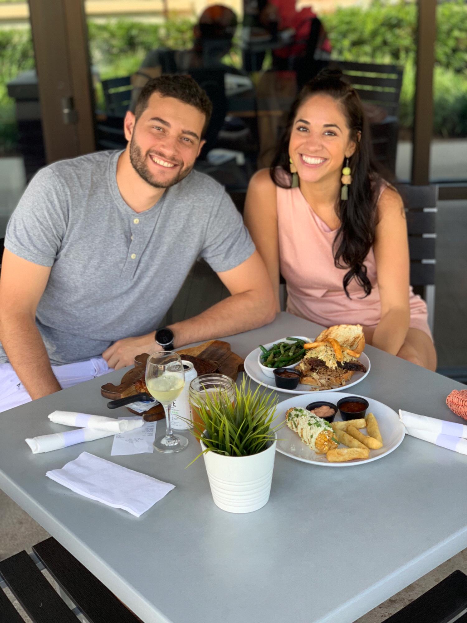 Always up for a delicious meal
Sempre prontos para uma refeição deliciosa