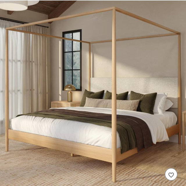 Canopy bed