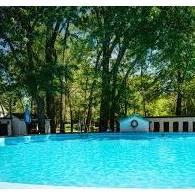 Au domaine Maizerets, L’été, on peut se rafraîchir à la piscine et aux jeux d'eau.