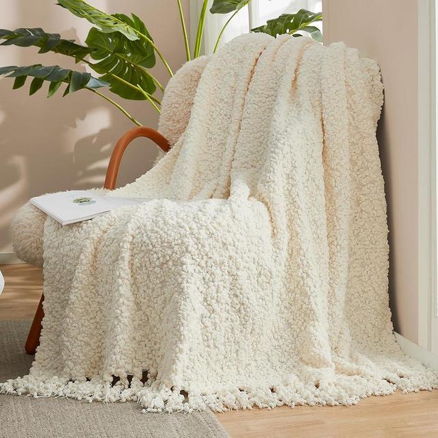 Amélie Home Textured Mulberry Throw Blanket Handmade with Tassels Chunky Soft Fluffy Knit Throw Blankets Woven Luxury Farmhouse Throws for Couch Sofa Bed (Ivory, 60"x80")
