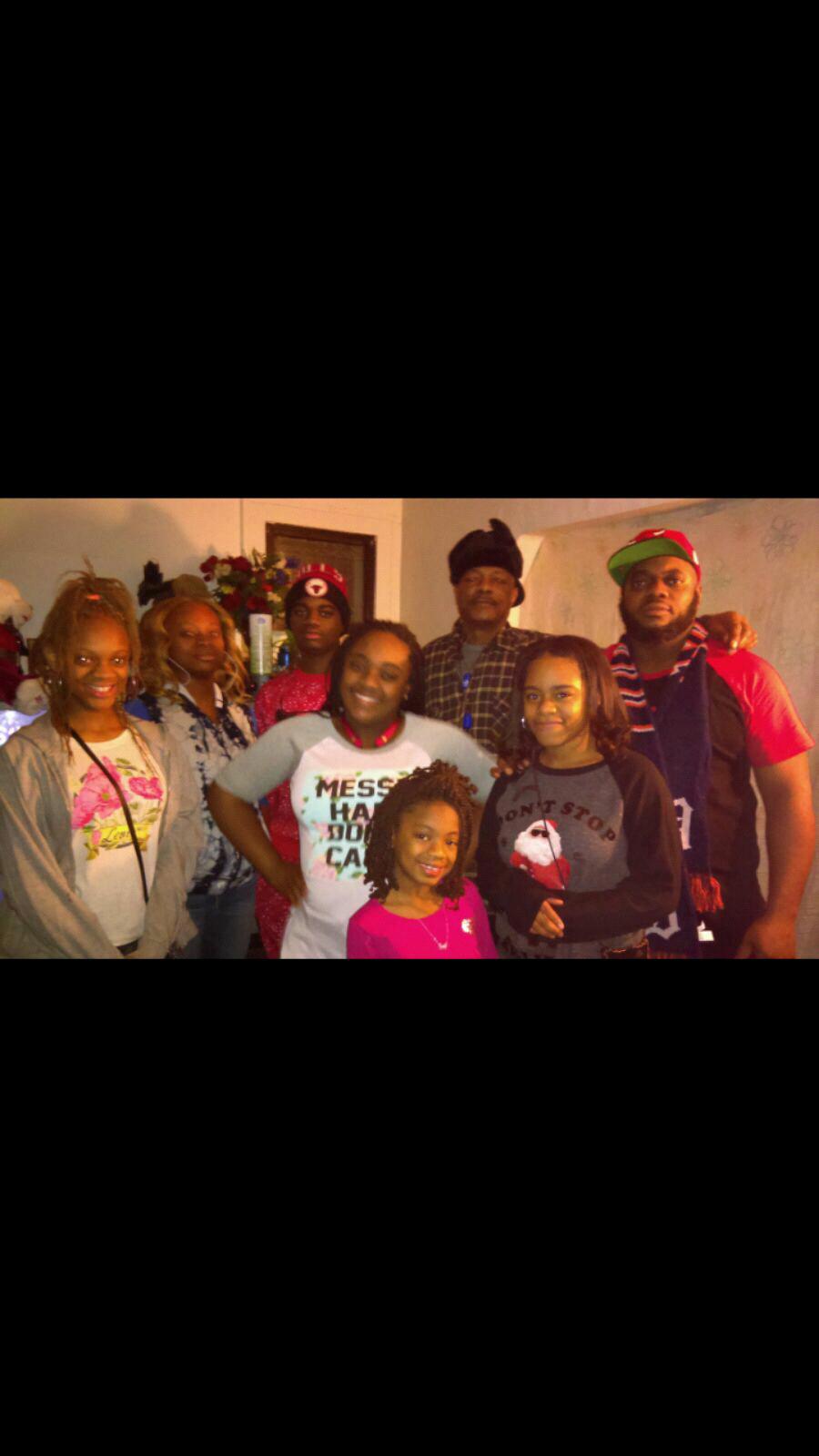 Kyla, Lester, Destiny, Kiana, Aria, Aubrey, dad, and granddaddy