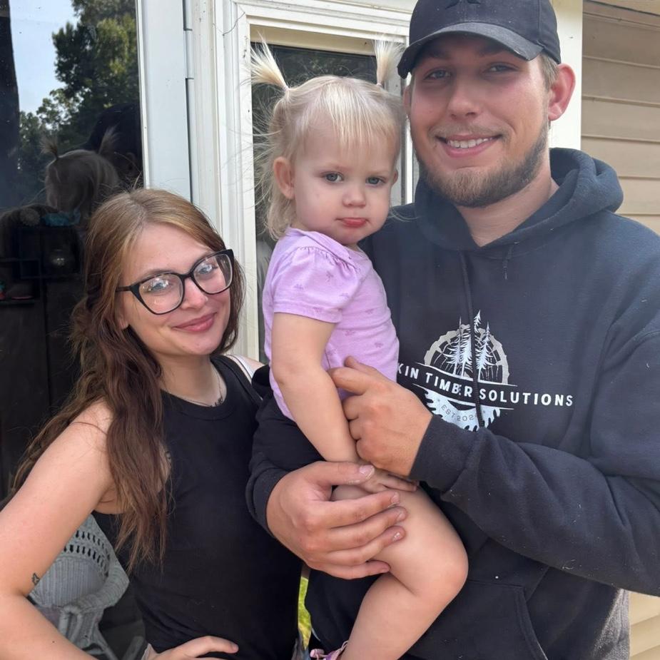 👧🏼👩🏽👨🏽